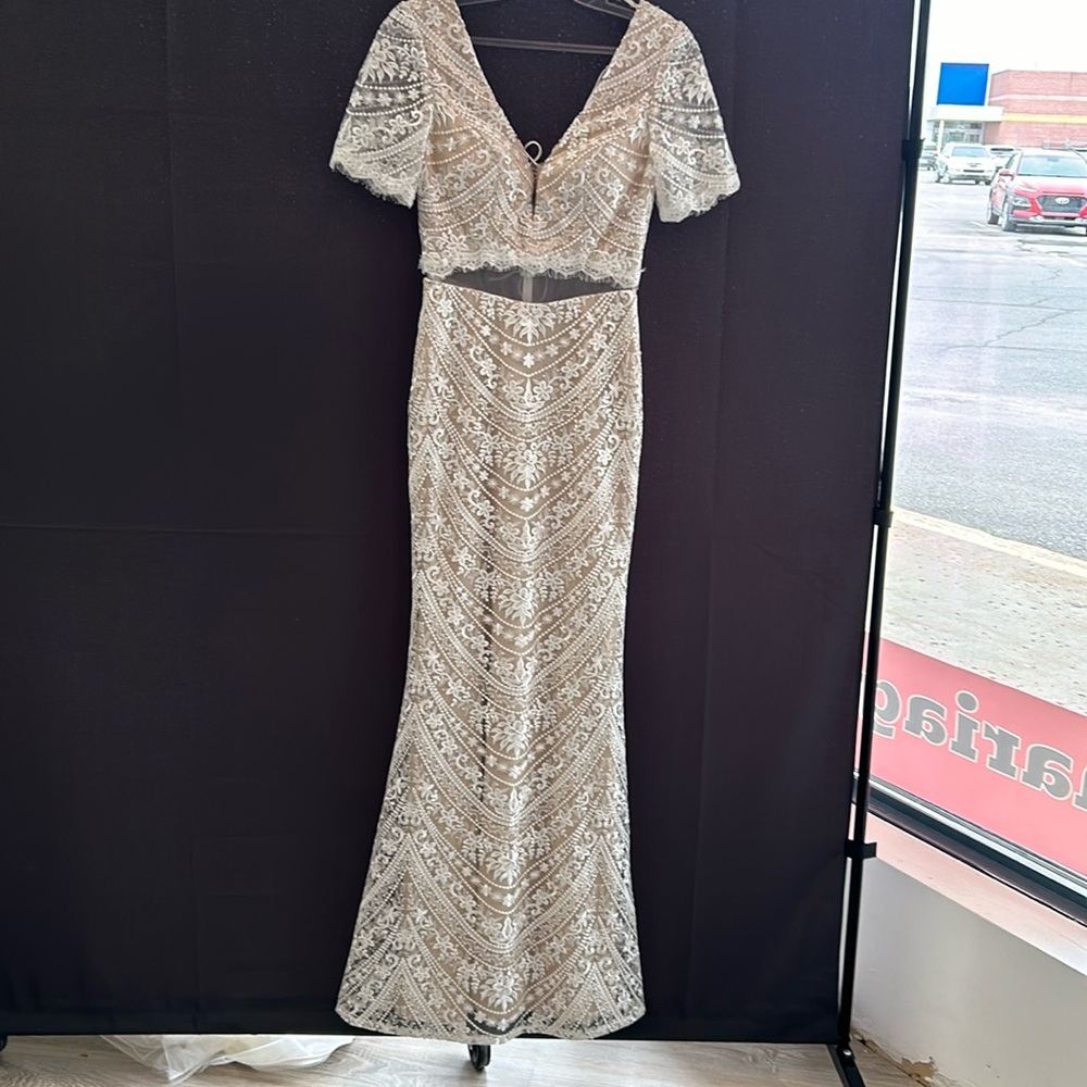 Very elegant dress,